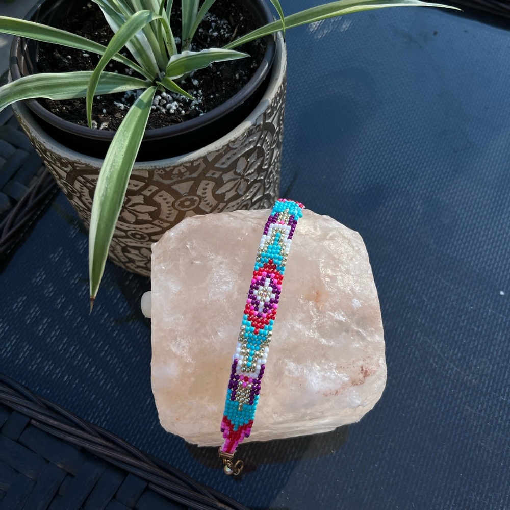 ✨ Handmade Beaded Loom Bracelet ✨
– Petite Collection: 🍬Festive Bloom🌸